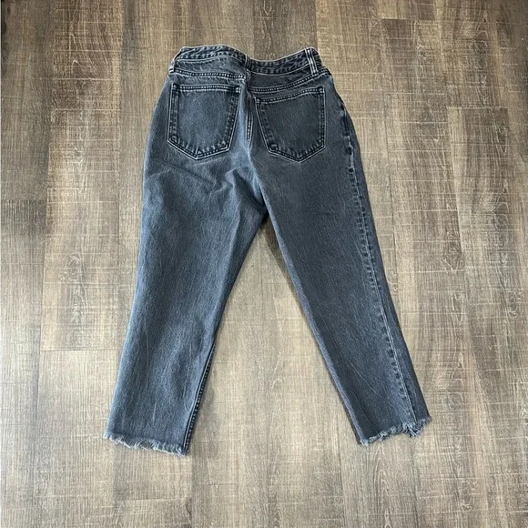 Abercrombie & Fitch Black Denim Wash Raw Hem Mom Jean Size 28 - Picture 2 of 5